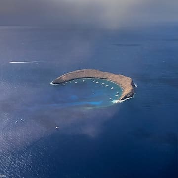 Discover Molokini Crater: Maui’s Underwater Paradise for Snorkelers